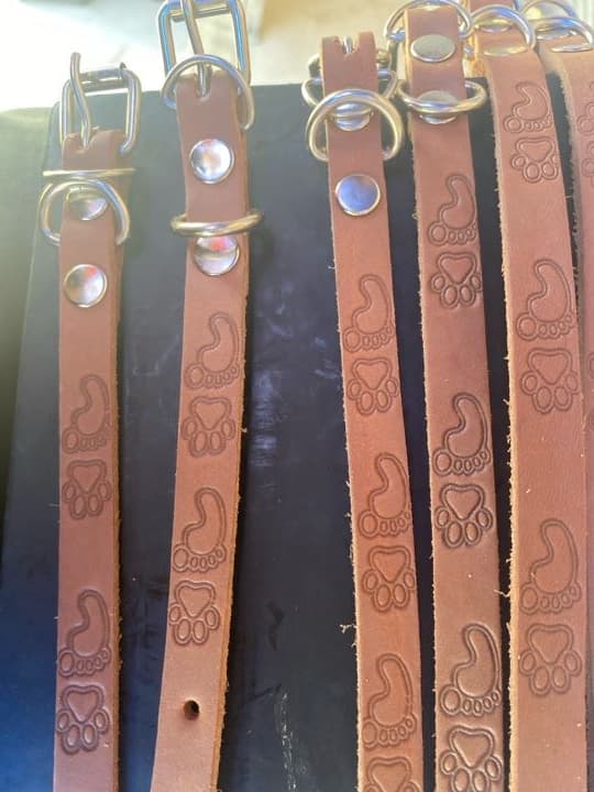 Collar piel huellitas 2
