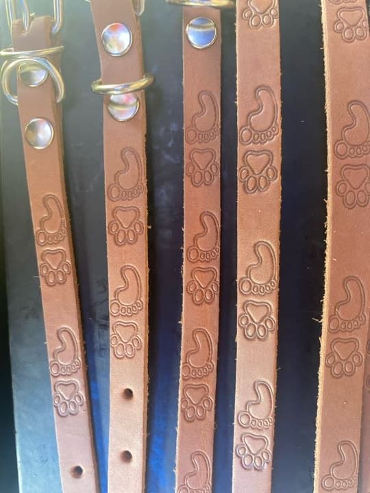 Collar piel huellitas 3