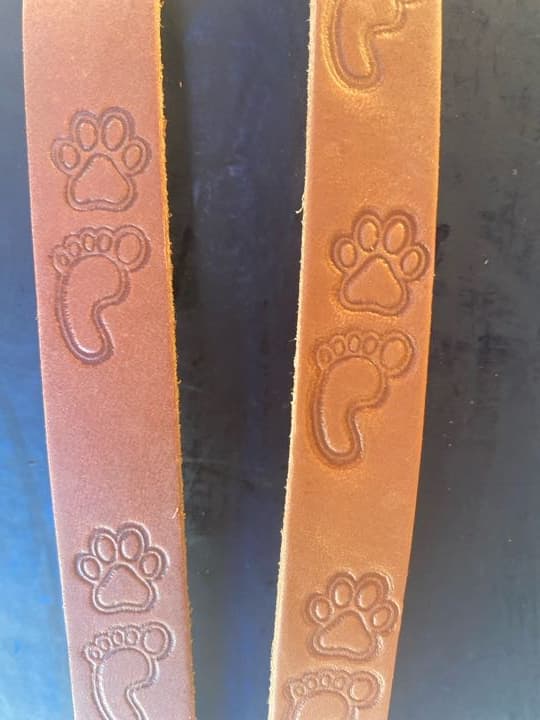Collar piel huellitas 7
