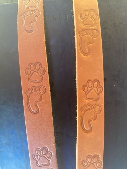 Collar piel huellitas 8