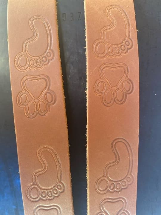 Collar piel huellitas 10